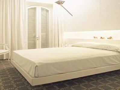 Hotel L'Otel Hotel 3*